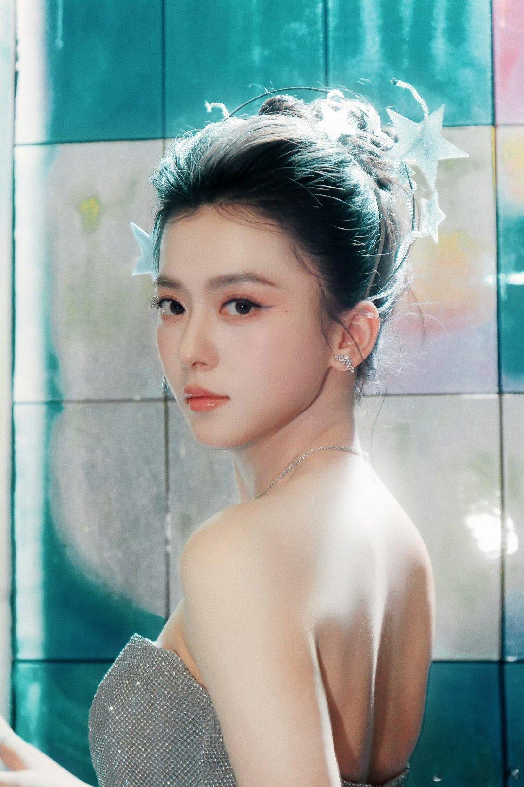 🍉爱奇艺青春剧《逐夏》领衔主演：合诗雨  张康乐【按姓氏笔画顺序排列】主演：于