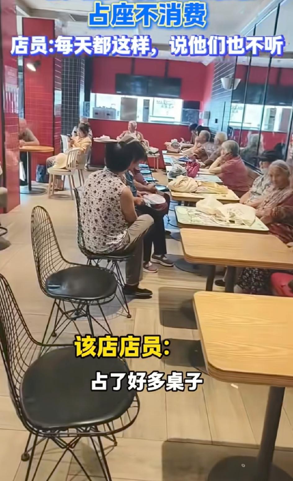 劝了不听，骂也不走，
最后常州一家星巴克店员把空调关了，谁也别凉快！
结果，大热