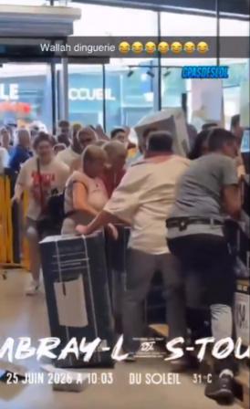【🥵 法国一家商店内爆发混乱，顾客们为抢购风扇和空调大打出手。】这场事件发生在