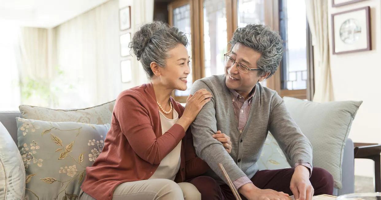 儿媳再婚婆婆撒泼大闹婚礼现场，孙女愤怒的一巴掌，将她彻底打醒
阳光明媚的春日，江