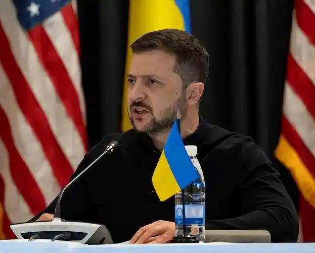 总统可以不当，北约可以不进，战争甚至都可以输。但有一样东西，就算天塌下来，他也得