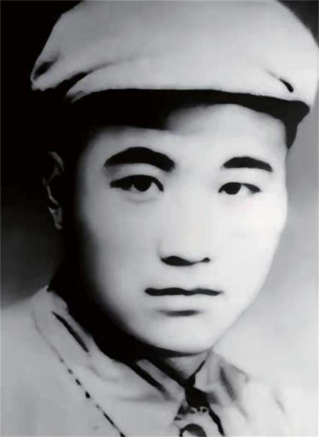周厚岗（亦作周厚刚），山东荣成人，抗美援朝志愿军一级战斗英雄，1924年出生，1