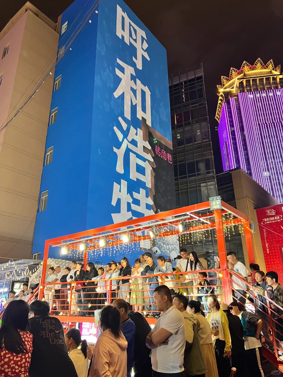 今天中山路步行街人居多！