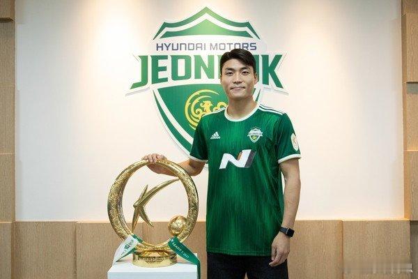 【韩媒：韩国国脚朴镇燮即将加盟浙江队，解约金120万美元、年薪150万美元】韩裔