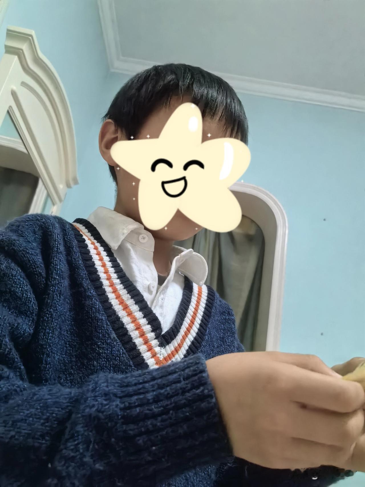 小宝一进门就气咻咻地说：“妈妈，你监督我，我以后再也不跟XX玩了。”

“怎么了