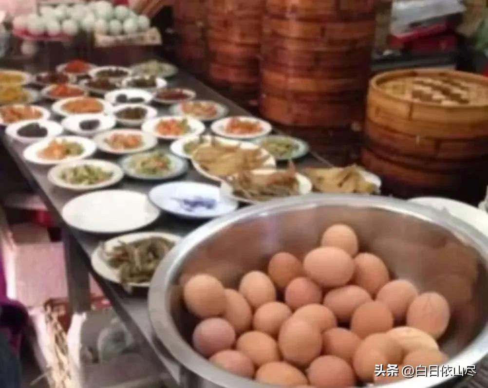 “坏到骨头里了！”山东，一饭店推出5元早餐不限量，一大爷交过钱后，拿了7个鸡蛋、