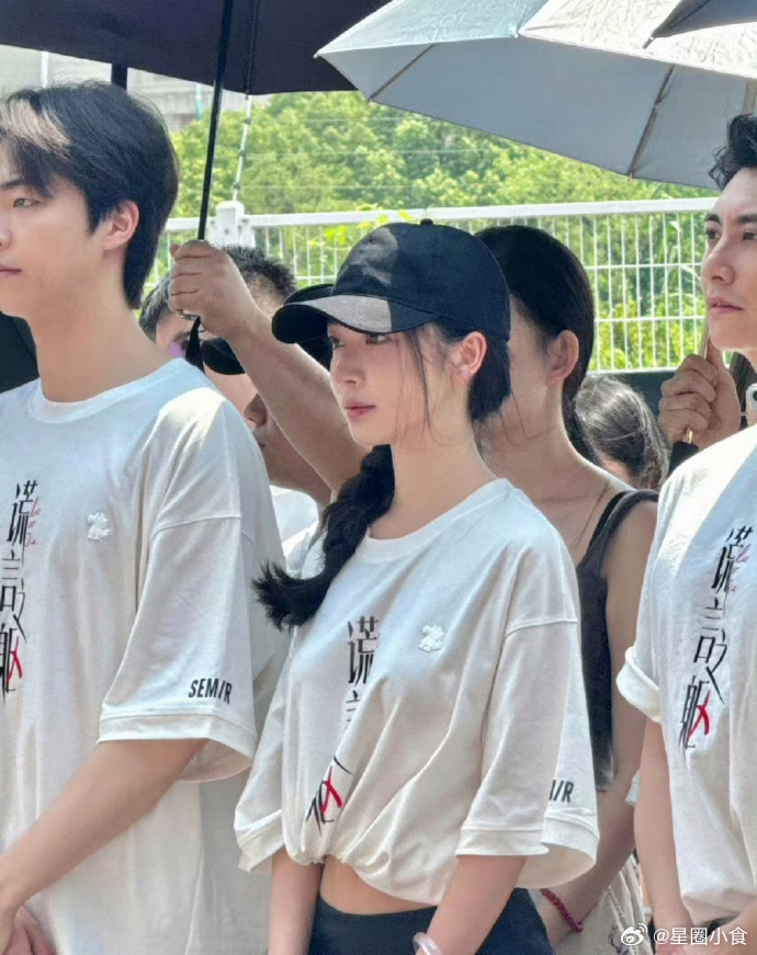 易梦玲是真的很想进娱乐圈，这都进组了 