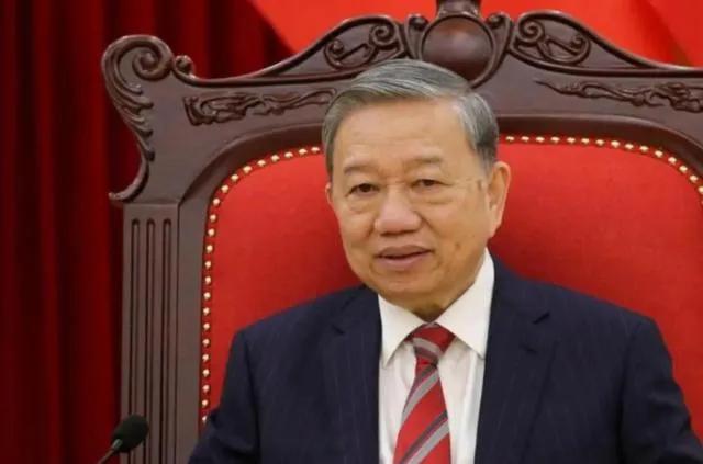 越南领导人苏林怎么也没想到搬起石头砸自己的脚越南和美国商定的关税本来是11%，万