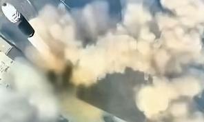 对准导弹工厂和燃油设施狠狠补刀
[炸弹][炸弹][炸弹][伤心][伤心][伤心]