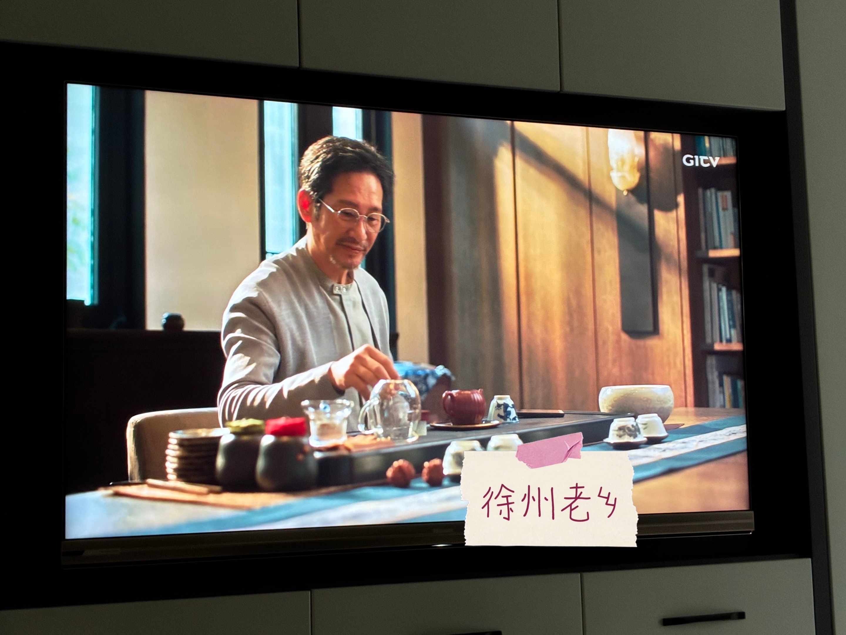下午出门的时候，，电视里  看到老乡了 