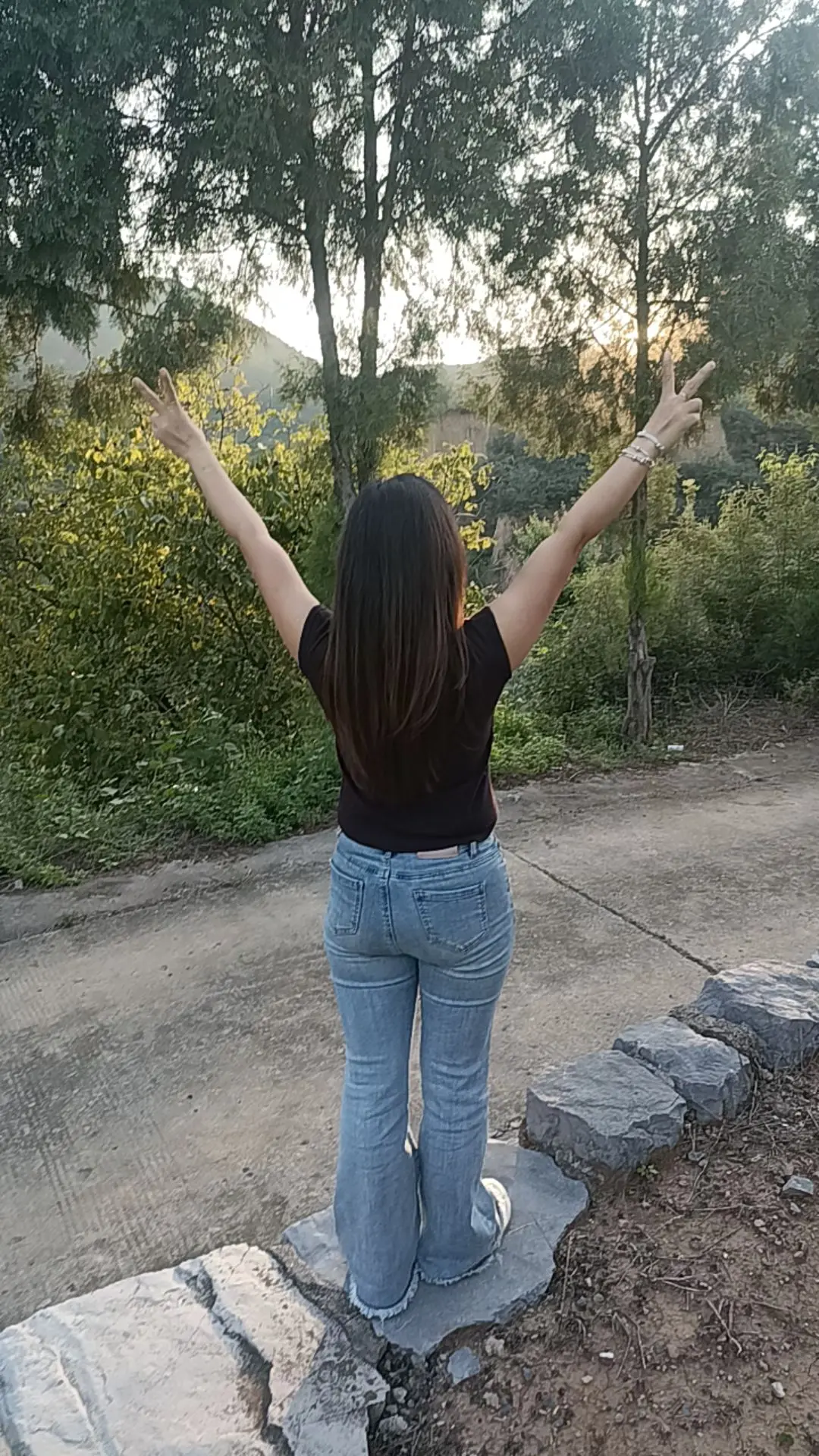 时间在变，人也在变，唯一不变的是，再也回不到从前。