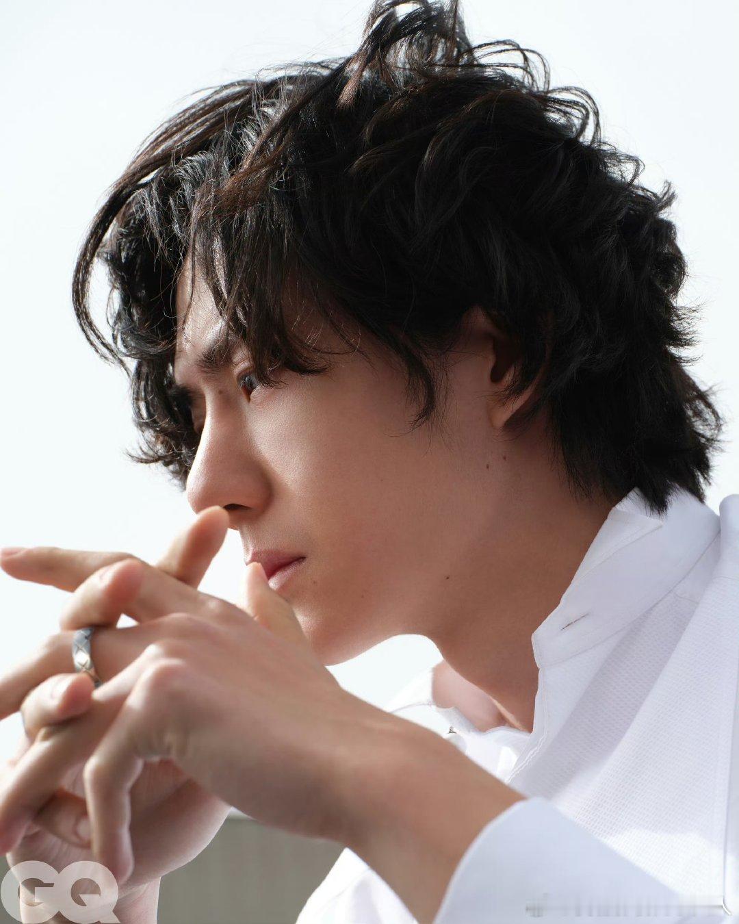 风也为王一博停留王一博杂志王一博杂志太帅了吧，风也为王一博停留 