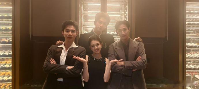 郭宇欣和她的男人们 短国名场面实锤！郭宇欣被王凯沐、黄浩雯、刘宇航环绕，团宠感爆