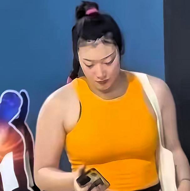 李梦被网暴这事，我觉得最高级的回应，就俩字：得分。

怼回去？那是娱乐圈的玩法。