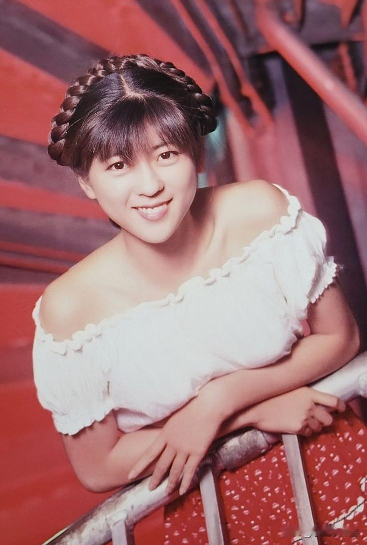 盘起头发的中山忍