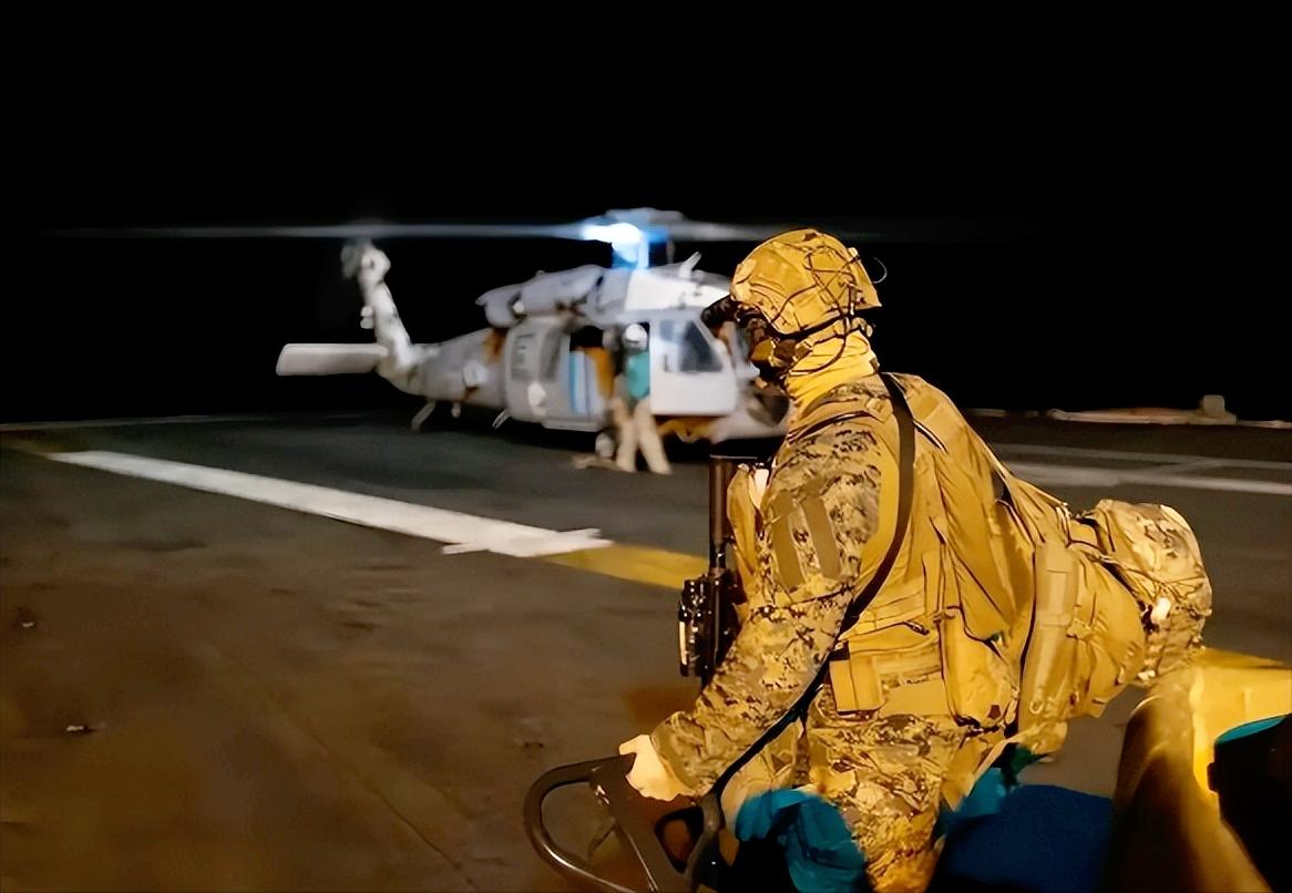 美俄这梁子算是彻底结大了！美军居然直接在公海上动手，把一艘俄罗斯油轮硬生生扣了下