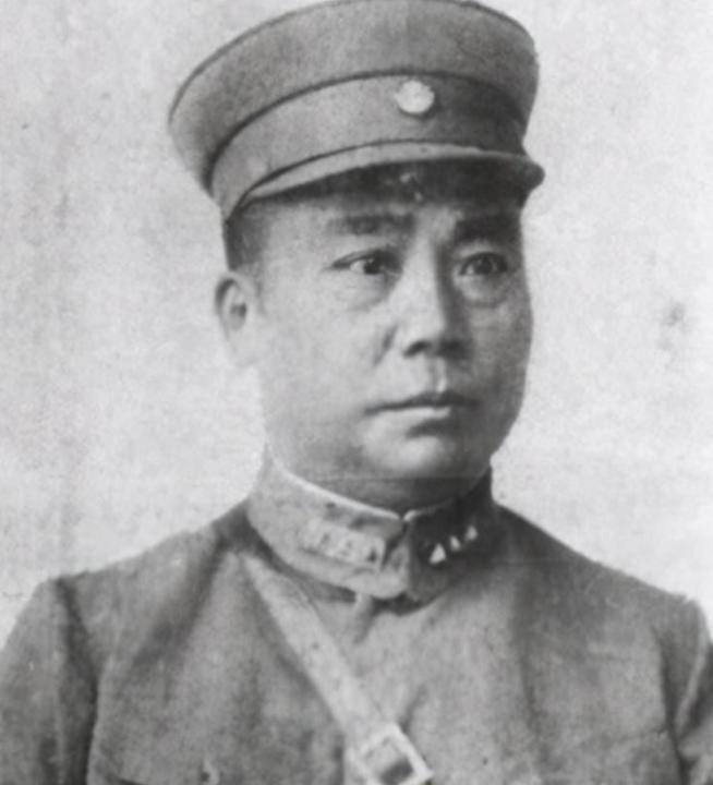 1948年3月，蒋介石让邓锡侯从四川给胡宗南提供十万石军粮和十二万壮丁。邓锡侯一