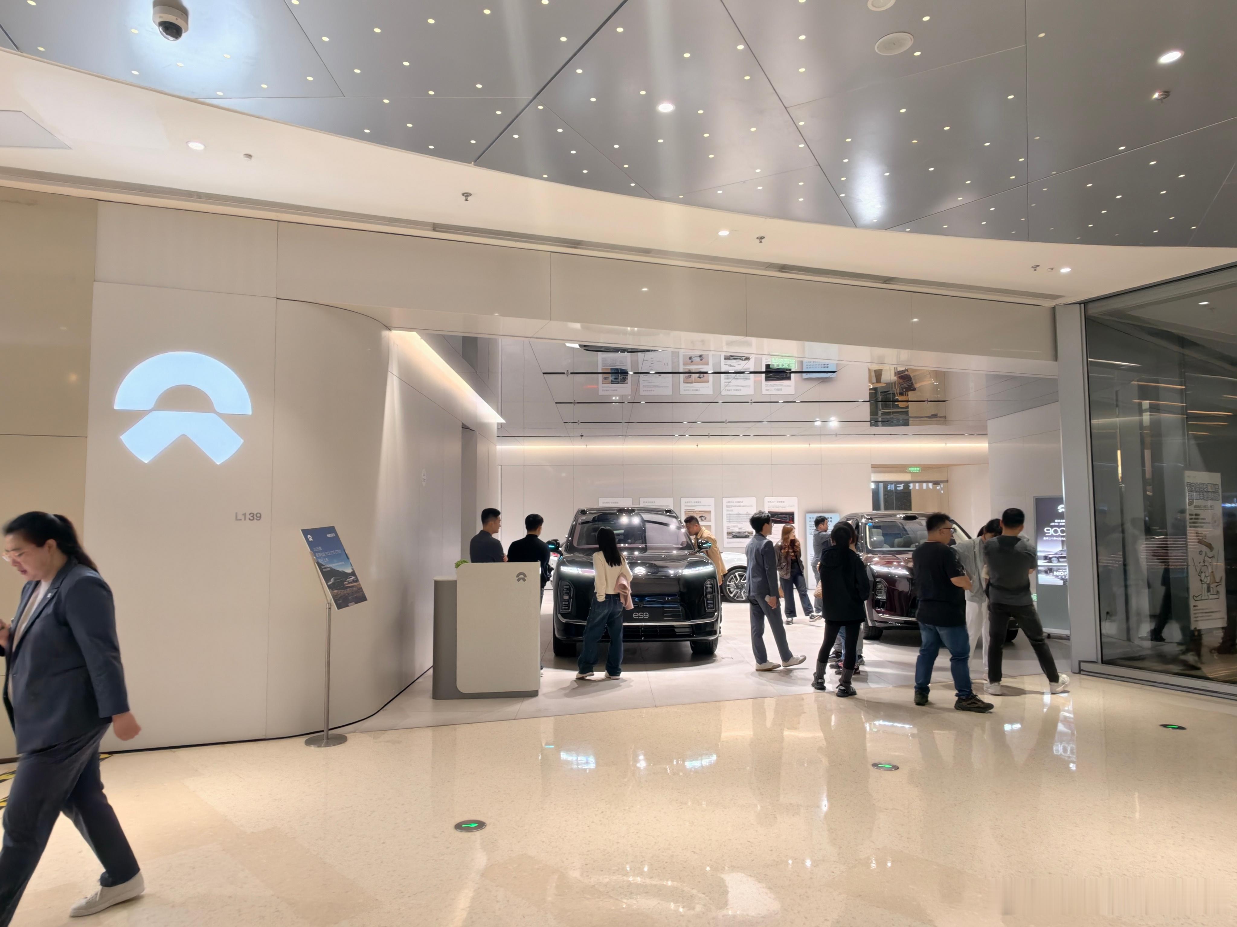 此刻的天空之城，看ES9的真多蔚来蔚来es9