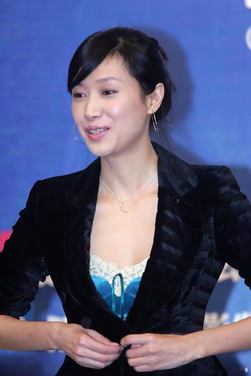 罗正徐艺洋拍过吻戏曝徐艺洋给罗正介绍工作 在娱乐圈竞争激烈的今天，当昔日“偶像练
