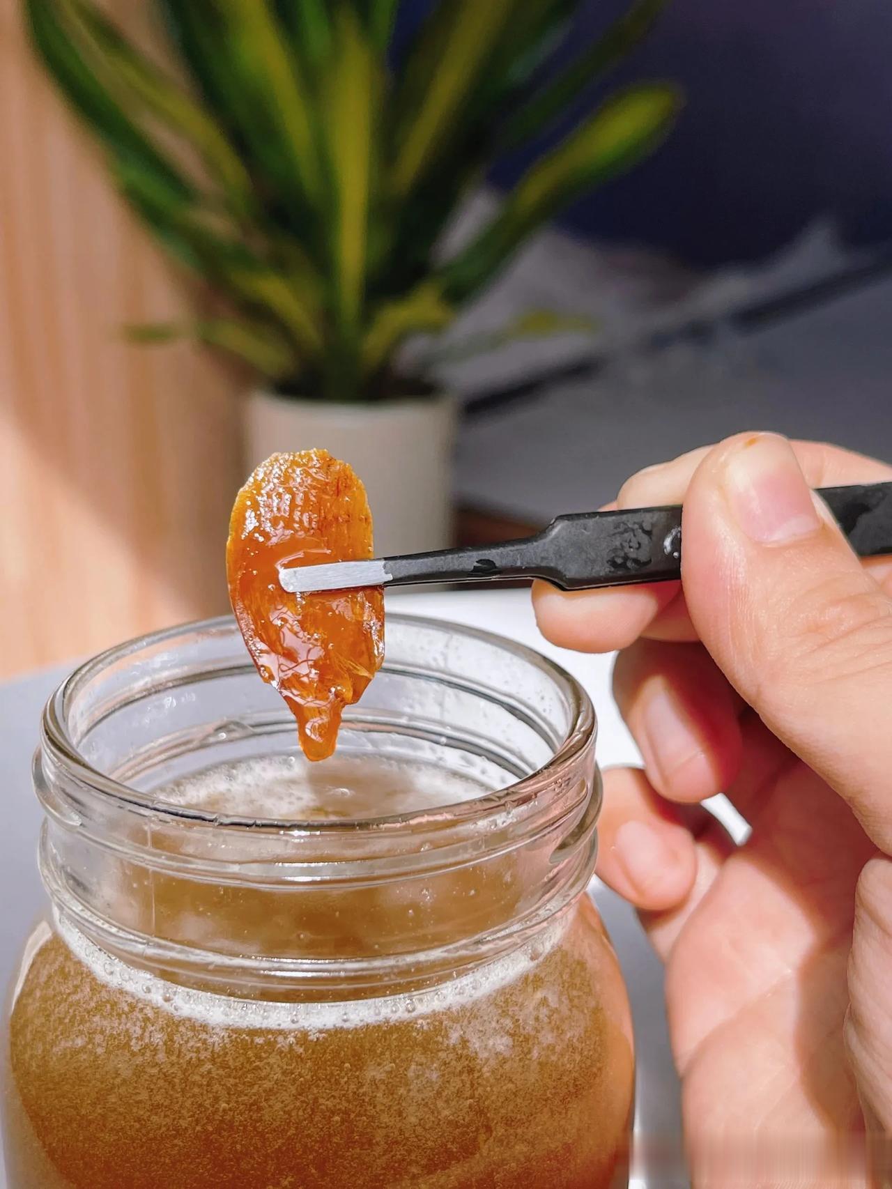 坚持吃了一个月的蜂蜜红参水，说说我的感想！
	
我之前加班多，每天晚上都熬的很晚