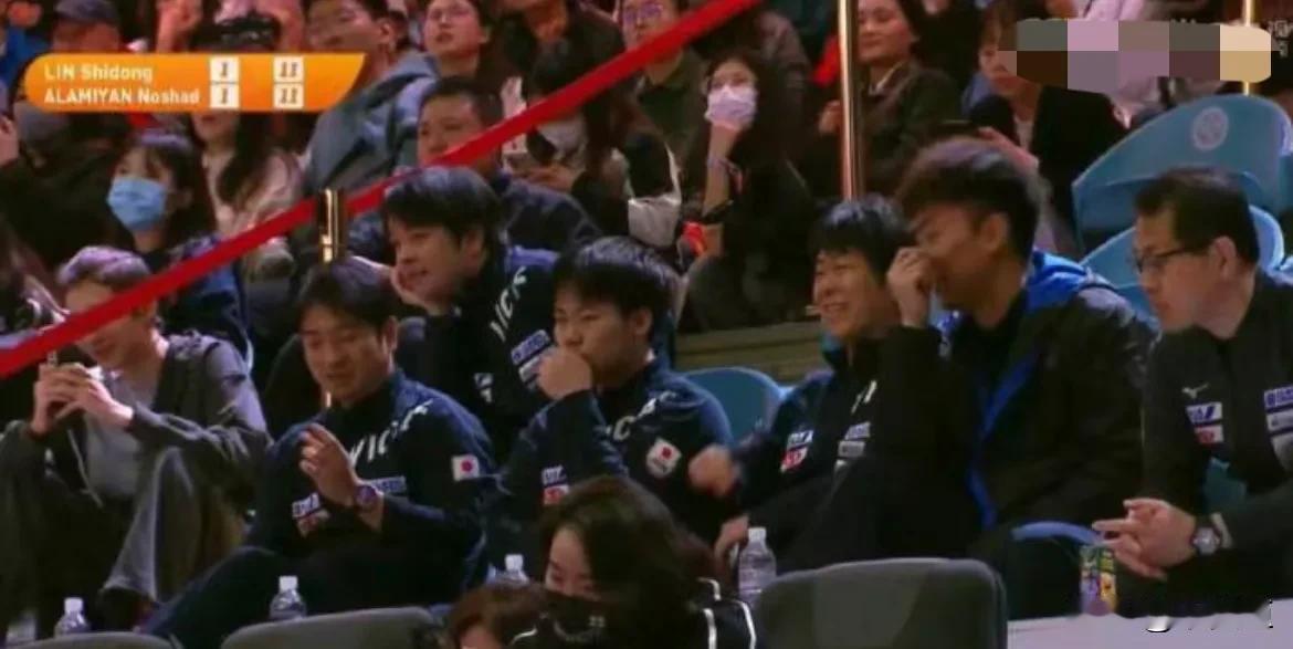 国乒男团比赛，导播你是懂切镜头的

之前亚运日本输伊朗，国乒大胖憋笑，现在轮到日