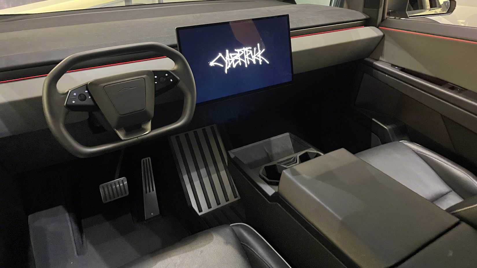 【马斯克左手倒右手：曝 SpaceX 公司 2025Q4 购入 1279 辆 C