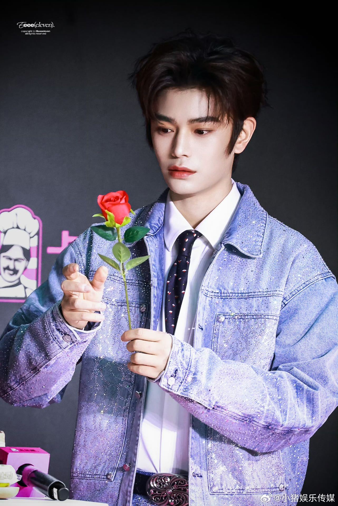 丁禹兮吹花瓣丁禹兮吹玫瑰花瓣 谁能拒绝这么温柔的丁禹兮，吹花瓣的样子真的太戳人，