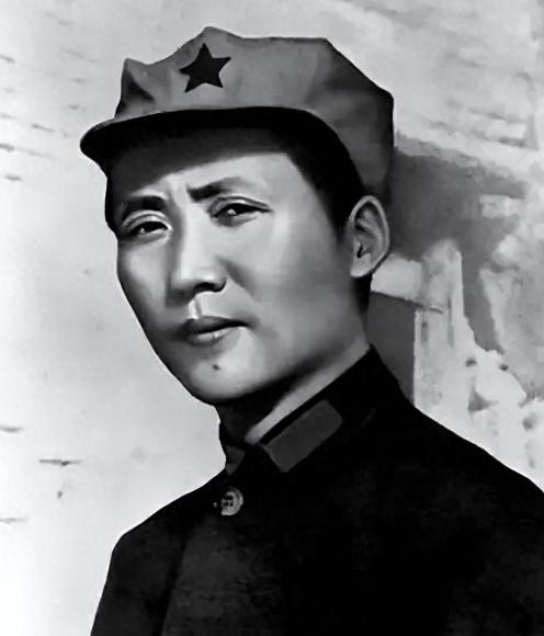 1949年，冈村宁次被老蒋无罪释放，毛主席得知后大怒，迅速主持起草声明，严令国民