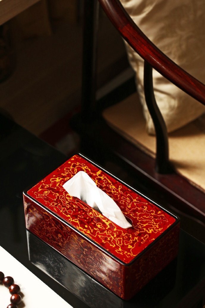 中国红大漆 | 纸巾盒榫卯工艺，线条流畅，外壁髹饰非遗大漆，层层打磨，始现芳华，