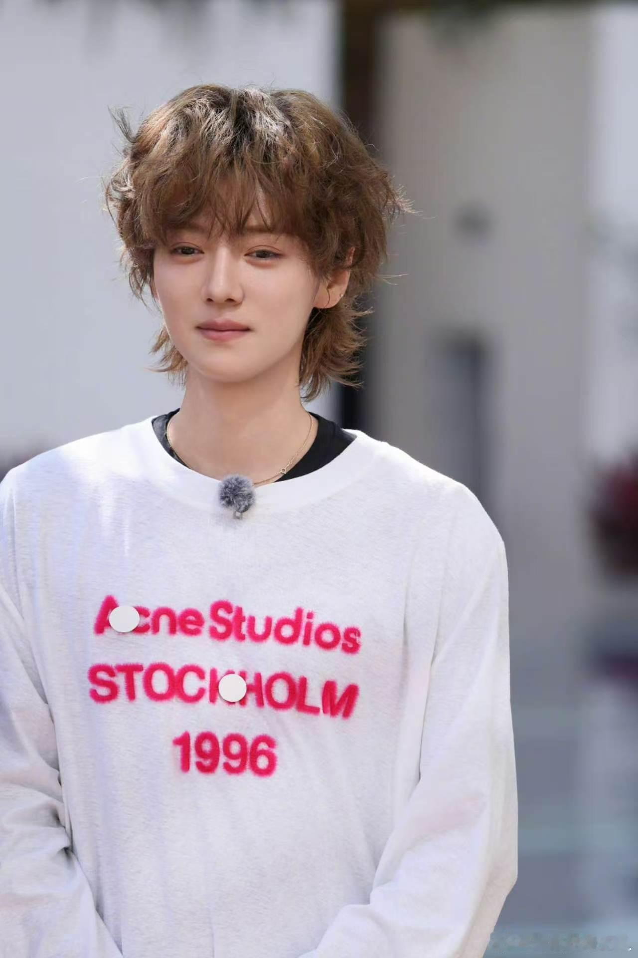 疑似鹿晗咬陈赫屁股哈哈哈哈哈Angelababy陈赫拥抱 鹿晗真的放得开，和陈赫