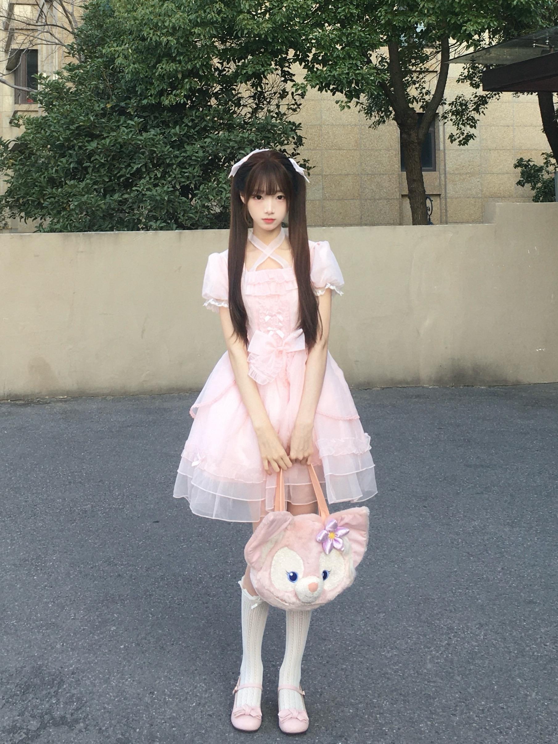 🌸。Lo娘是绝对不适合当霸道总裁文女主的。lo娘喝醉倒在床上，霸总正...