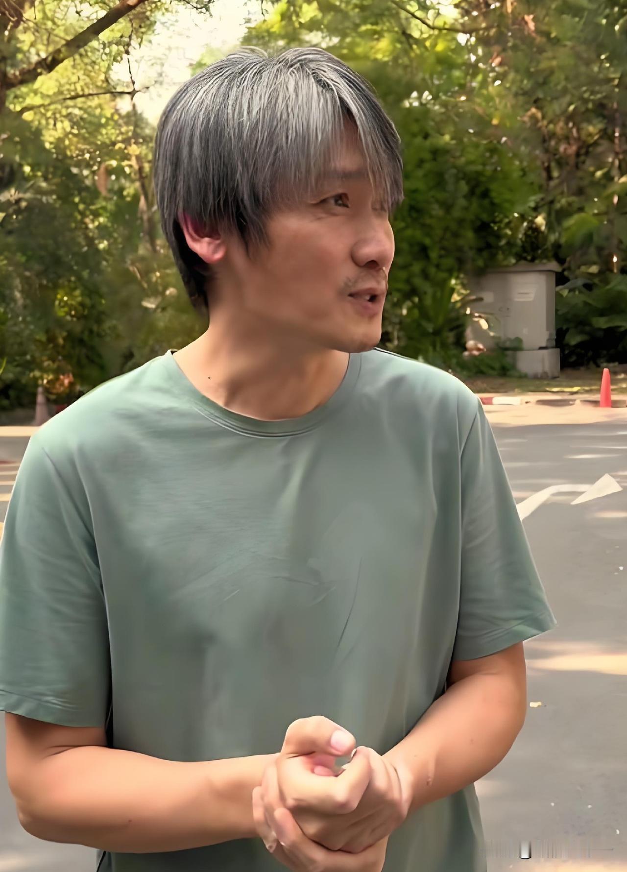 演陆海峰这演员，

我说咋看着这么面熟呢，

他不就是在电视剧《归队》里饰演邵老