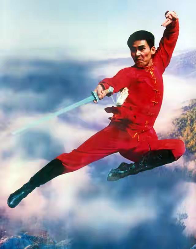 赵长军，武术比赛场上英武帅气。全国武术冠军赵长军，很多人嘲讽1990年他在西安被