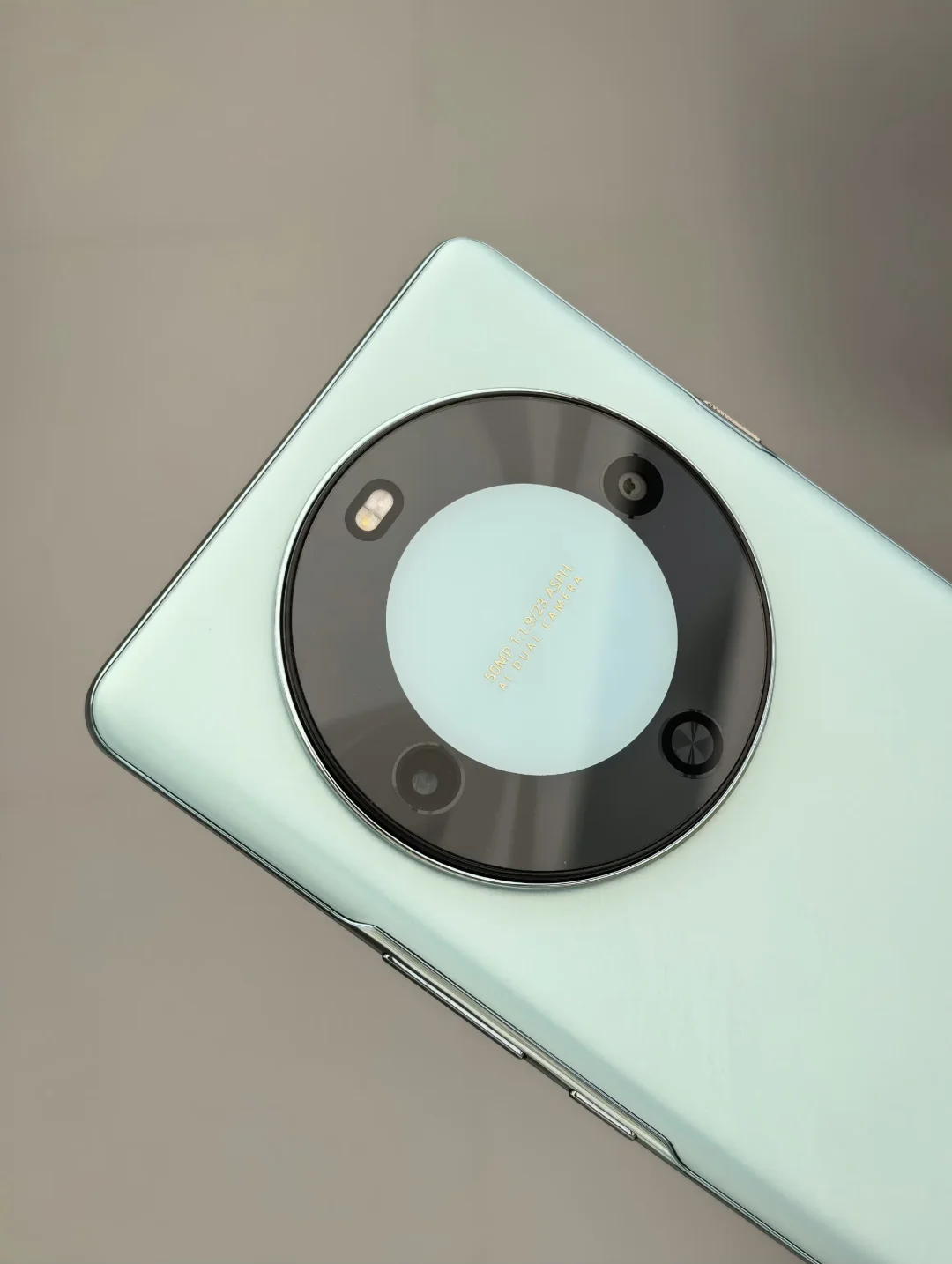 😯华为你要卷死谁？千元机都一键北斗了？