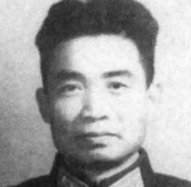 1937年，陈昌浩的警卫员被马家军发现，敌人看了一眼后竟放他离开。没想到，一名叛