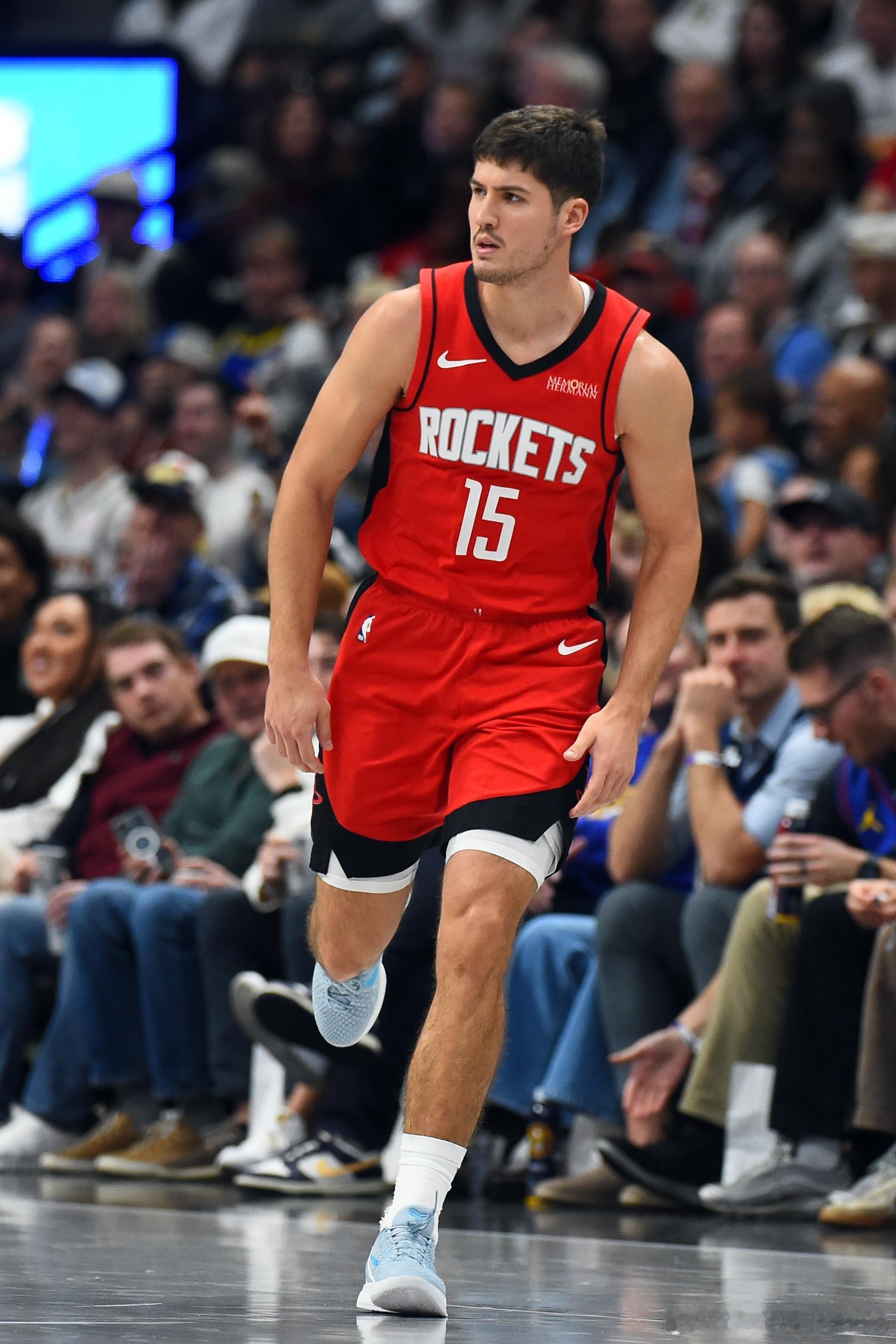 火箭最大落后16分完成逆转，马刺赢了一晚上天亮输了。火箭取得三连胜的同时终结了马