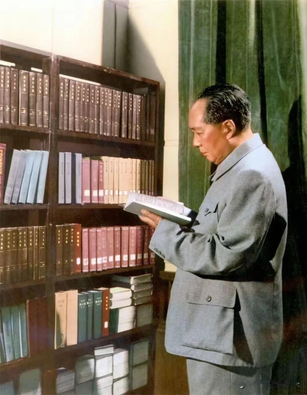 “两个务必”
 出处：1949年3月5日，毛泽东在河北西柏坡党的七届二中全会上所
