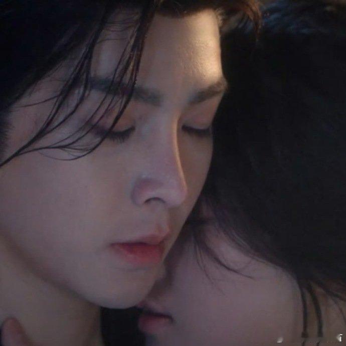 纪伯宰明意浴池吻谁懂啊！《入青云》纪伯宰明意的浴池吻也太会了吧！加上 “我对你何