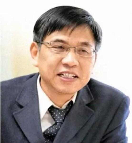 [微风]中南大学的教授张功耀曾发起万人签名，要求取消中医药。谁能想到这竟是一个中