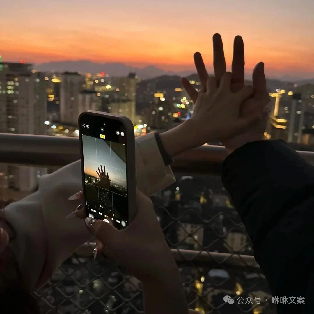 再回首？不敢，也不能。往事历历在目，一睁眼就模糊了视线，那些画面，实在不堪再想。
