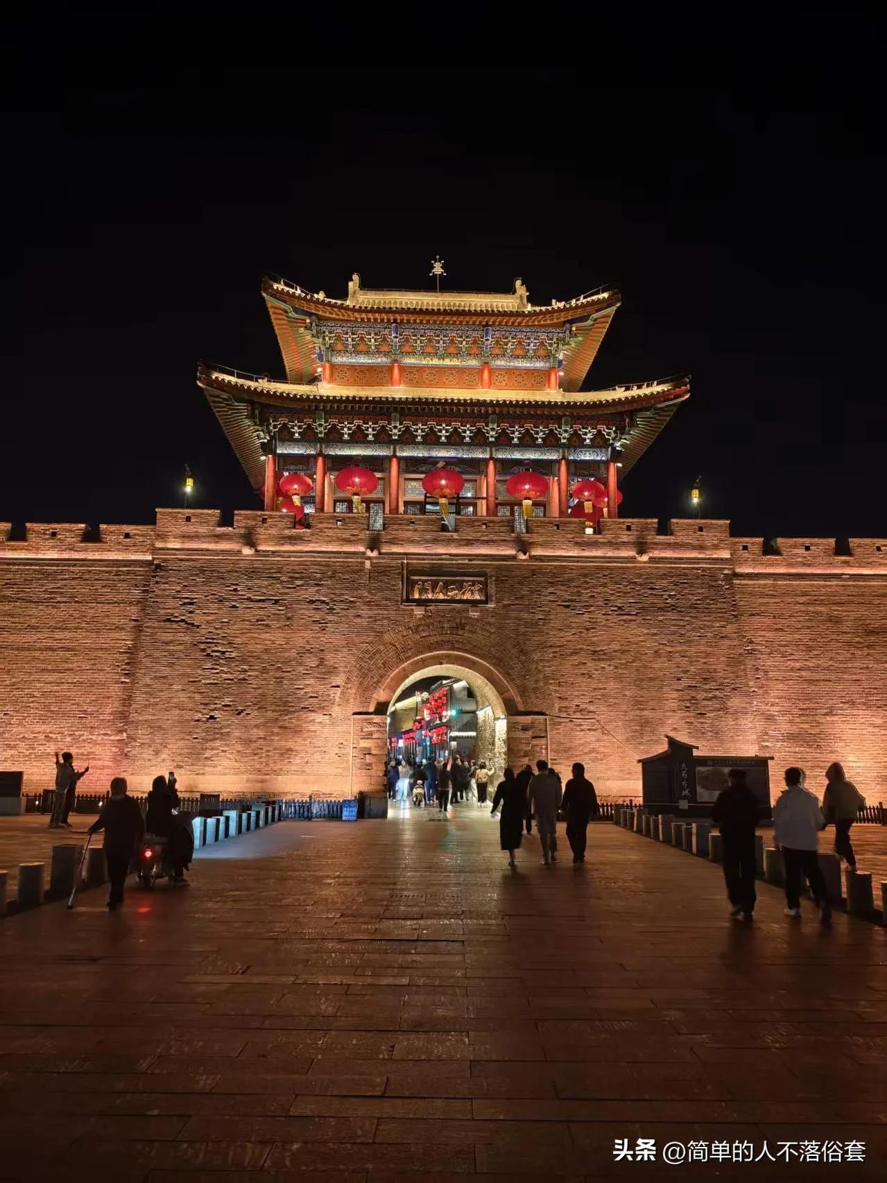 夜临大名北城门，光影里阅尽千年厚重
 
        夜色如墨，大名古城归于沉