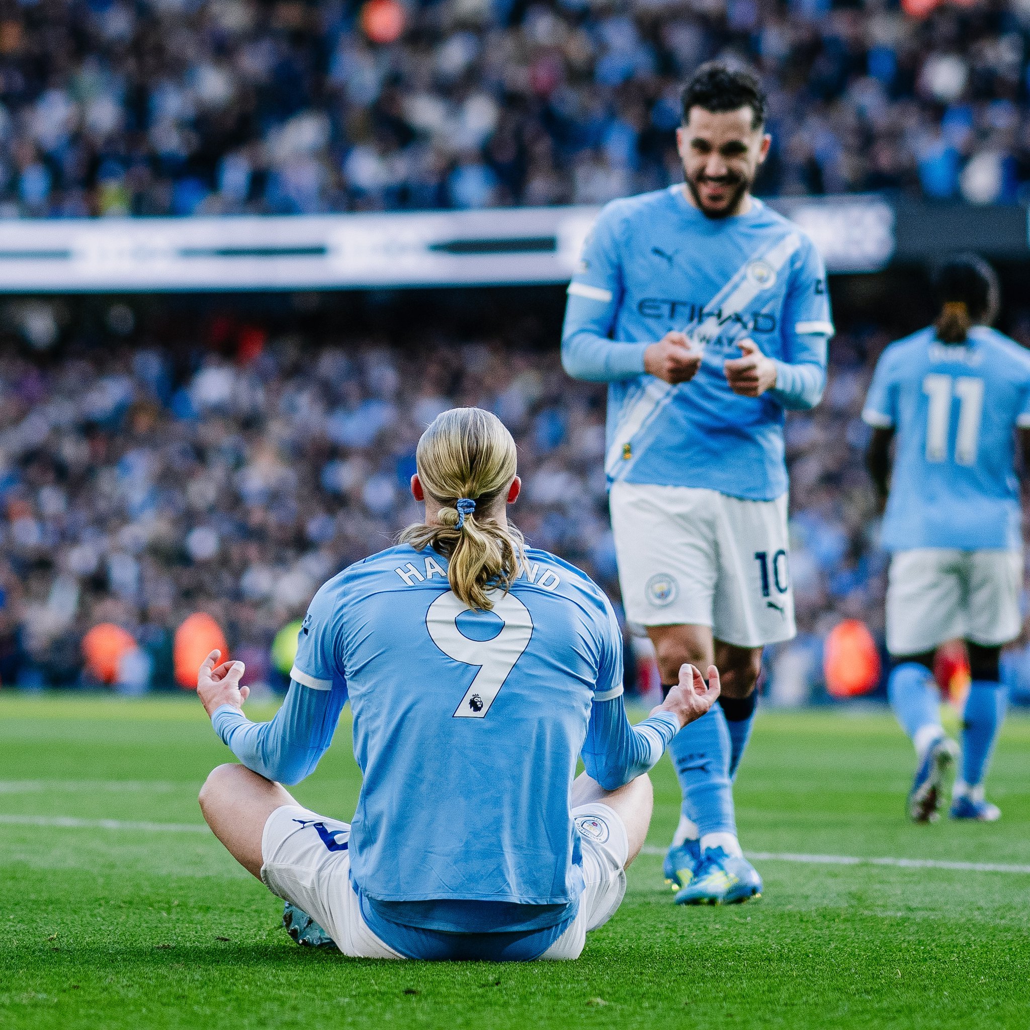 一觉醒来，你厂还是崩了… 曼城只要赢下与水晶宫的补赛，就能以净胜球优势夺回榜首，