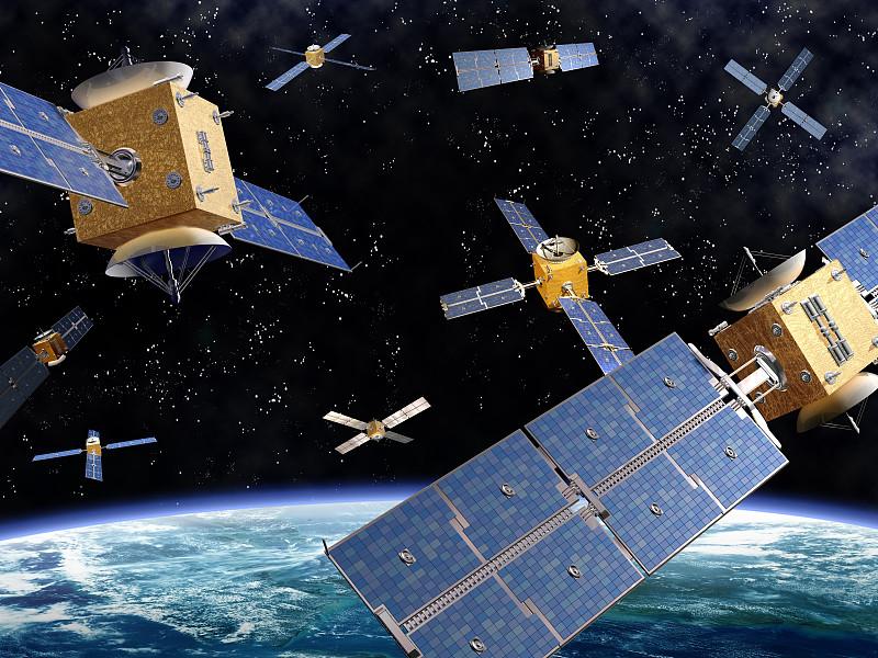 商业卫星重写战场规则已成事实。在俄乌战场上，SpaceX的星链成了乌方通信命脉，