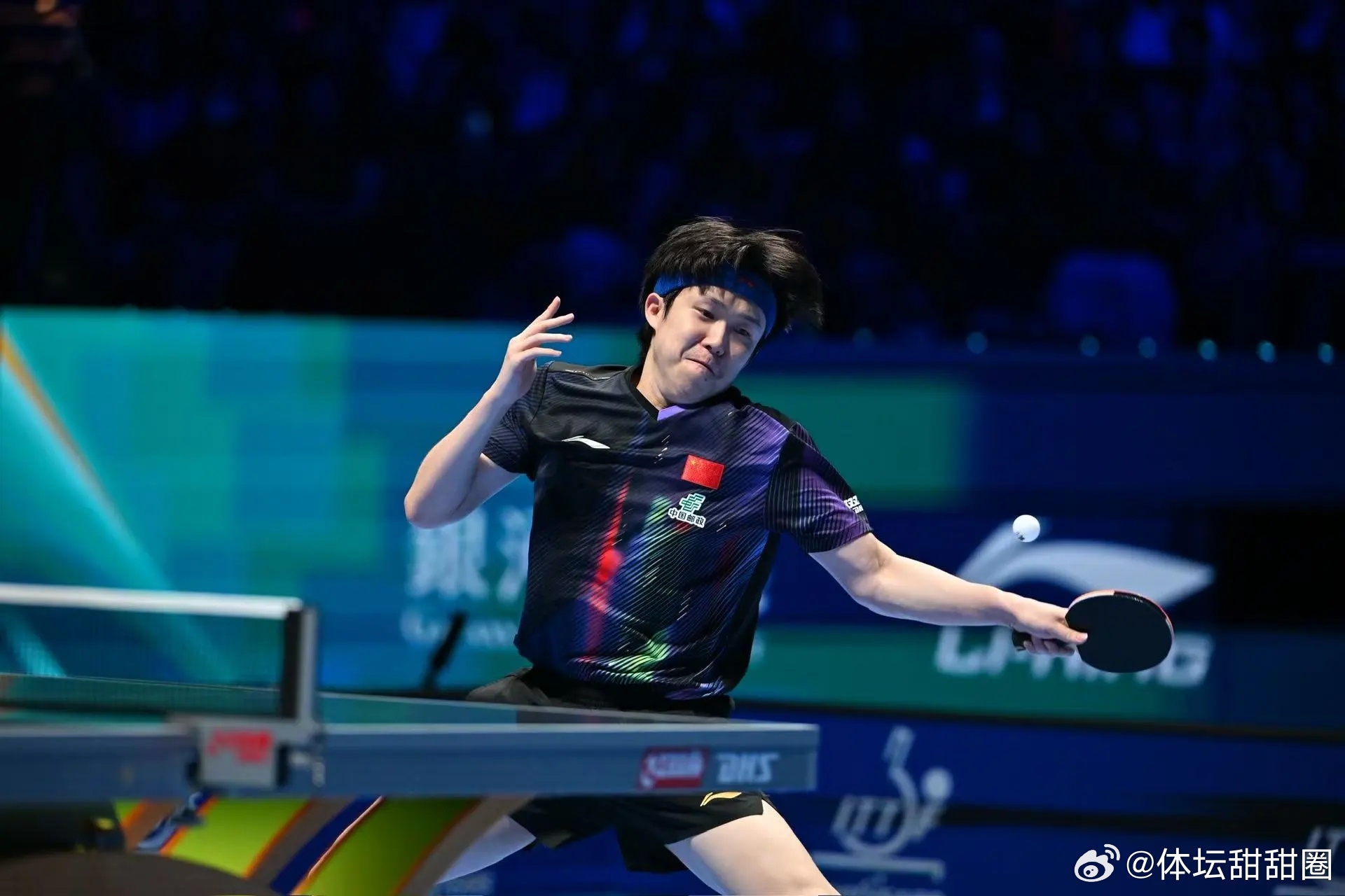 王楚钦3比0周启豪WTT美国大满贯男单首轮，王楚钦3-0(11-6、15-13、