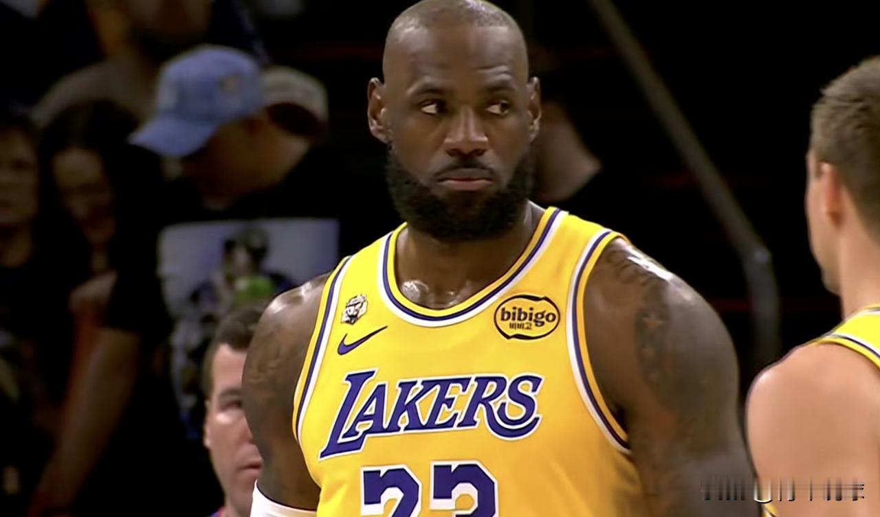 “脑后长眼”！詹姆斯“神”助攻！

今天湖人队客场对阵太阳队的比赛，首节最后51