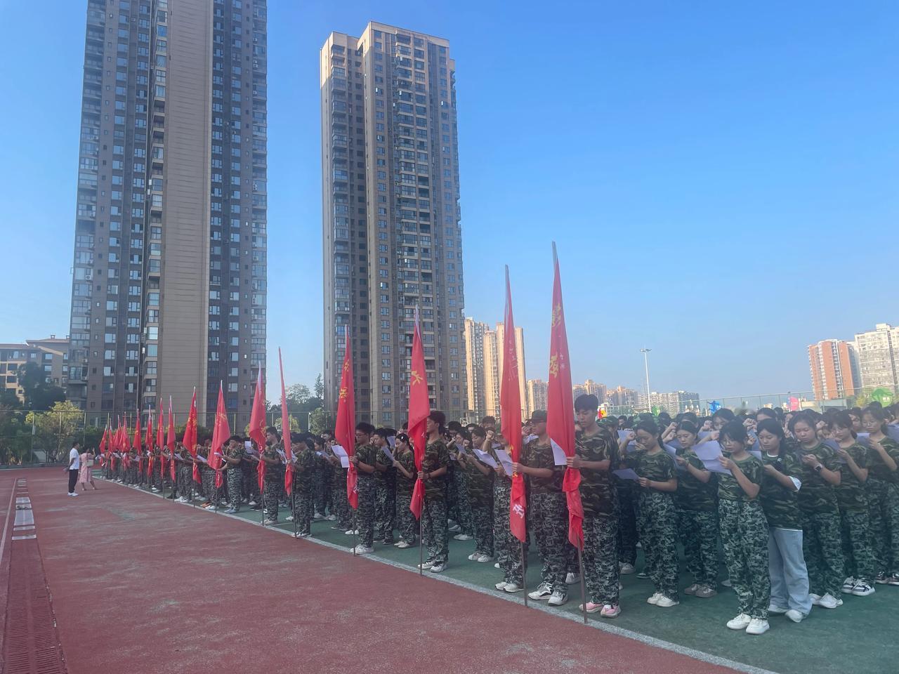 学生管理经验分享：
       抓生活习惯
       抓品德教育
    