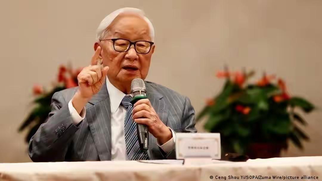 打脸来得太快！张忠谋一语成谶，台积电赴美建厂成最憋屈选择
 
当初张忠谋带着团队