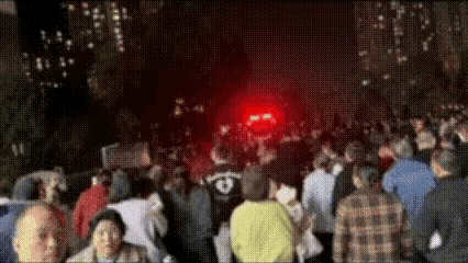 长沙这女的也太疯了！吵个架居然放火烧家，这哪是置气，分明是拿整栋楼的命赌！

小