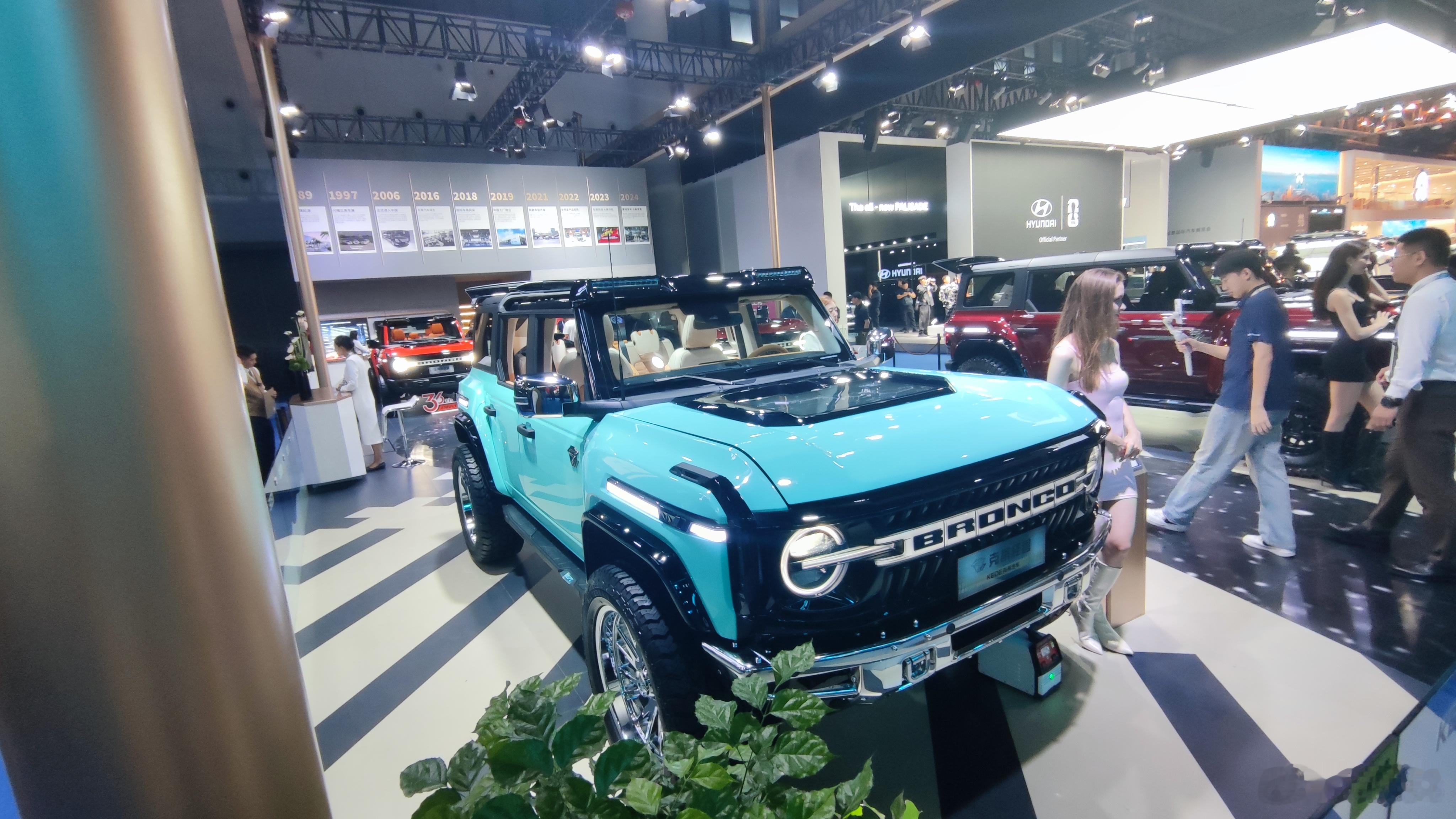 2025成都车展 今天没太用手机拍什么东西，偶尔见到有趣的东西顺手来一下。图一至