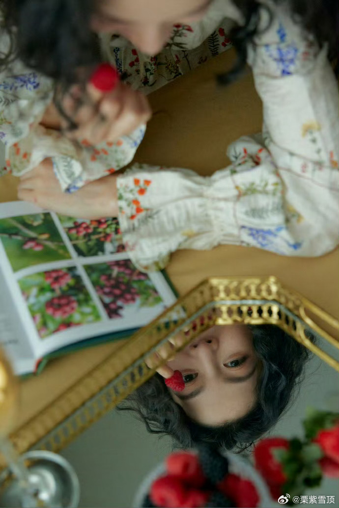 钟楚曦美得像一幅画钟楚曦你有这张脸不出来营业真的亏大了呀！谁懂这几张照片的含金量